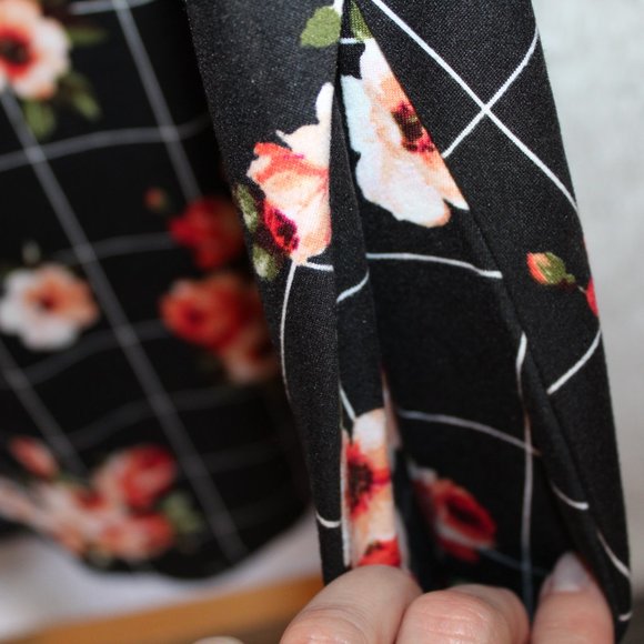 42pops Floral Two-Pocket Mini Dress - Picture 6 of 11